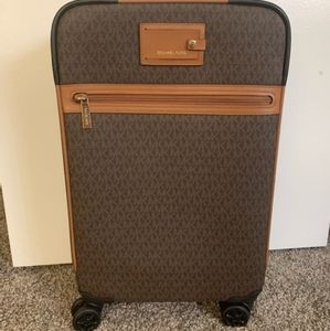 MK roller luggage. Perfect carry on bag.